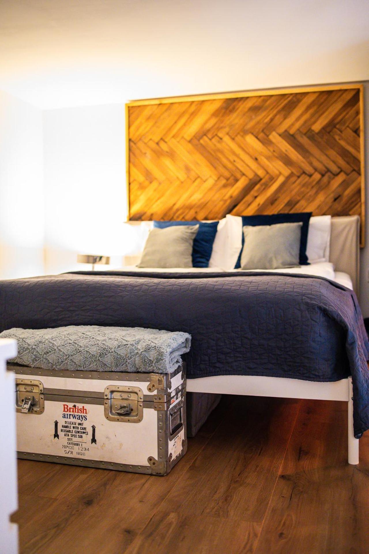 Aviator Loft - Downtown Opera Apartment *