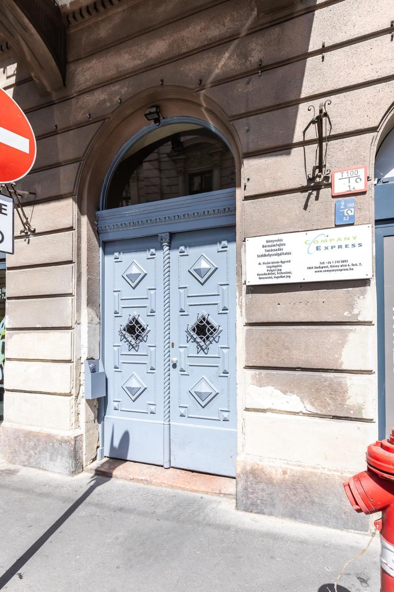 Aviator Loft With Ac At Opera And Basilica In Appartamento *
